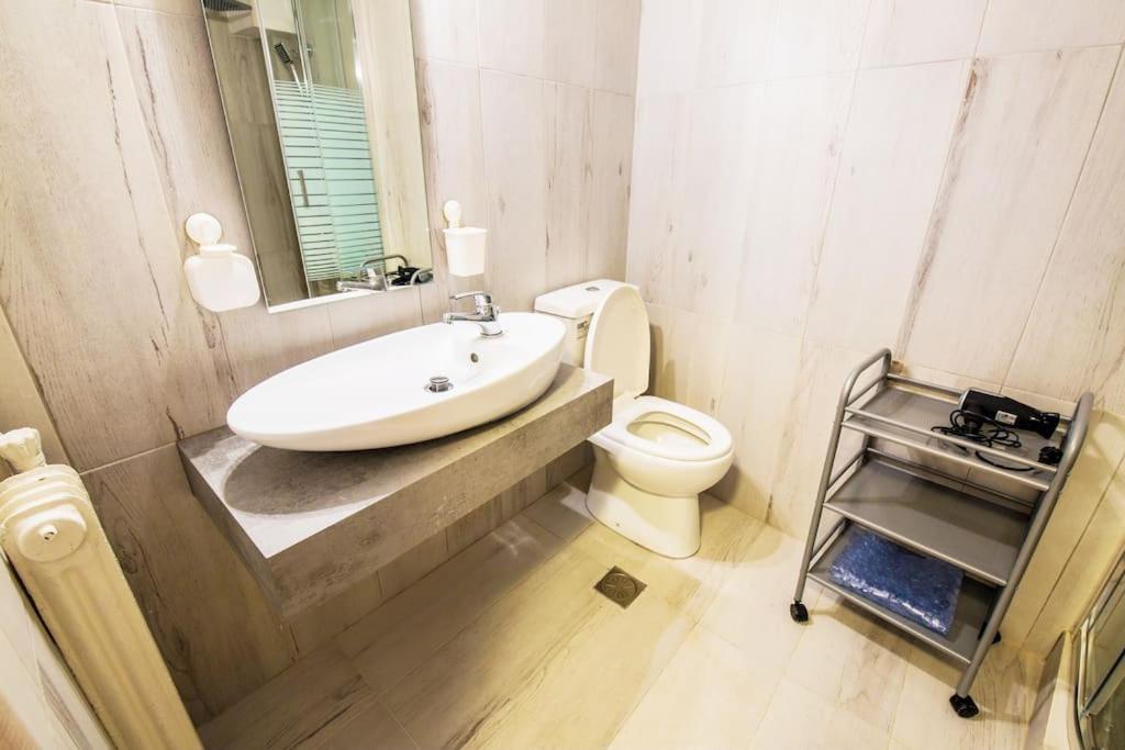 2 Bedrooms Apartment Close To Metro Dafni In אתונה מראה חיצוני תמונה